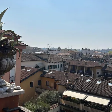 Apartment Attico In The City Center, Terrace & Stunning Lake View *