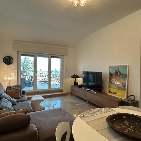 Attico In The City Center, Terrace & Stunning Lake View Apartment Desenzano del Garda