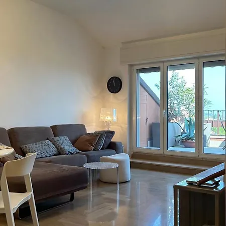 Attico In The City Center, Terrace & Stunning Lake View Apartment Desenzano del Garda