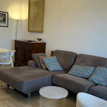 Attico In The City Center, Terrace & Stunning Lake View Apartment *