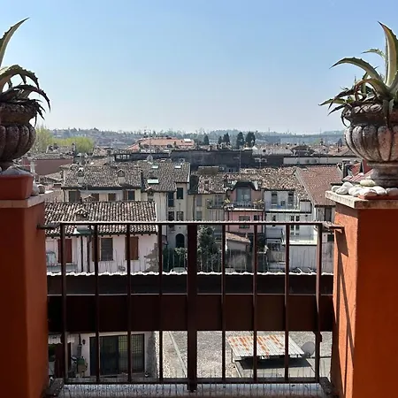 Attico In The City Center, Terrace & Stunning Lake View Apartment