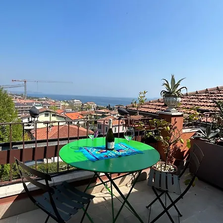 Attico In The City Center, Terrace & Stunning Lake View Apartment