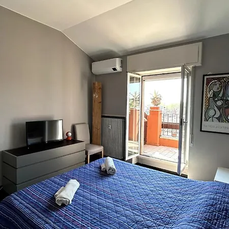 Attico In The City Center, Terrace & Stunning Lake View Apartment *