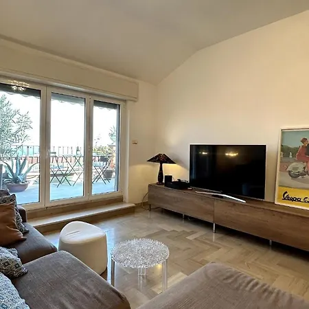 Apartment Attico In The City Center, Terrace & Stunning Lake View