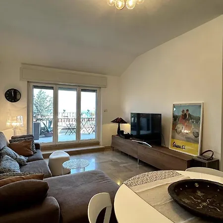 Attico In The City Center, Terrace & Stunning Lake View Apartment