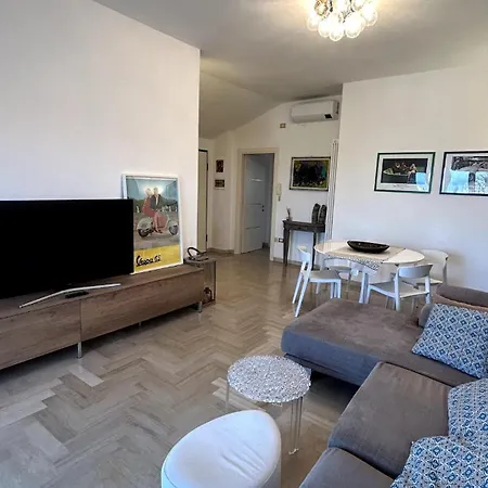 Attico In The City Center, Terrace & Stunning Lake View Apartment