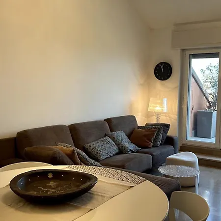 Attico In The City Center, Terrace & Stunning Lake View Apartment *