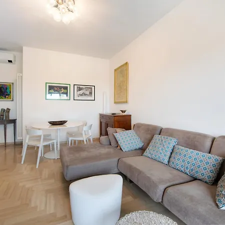 شقة Attico In The Center, Terrace & Stunning View ديسينسانو ديل غاردا