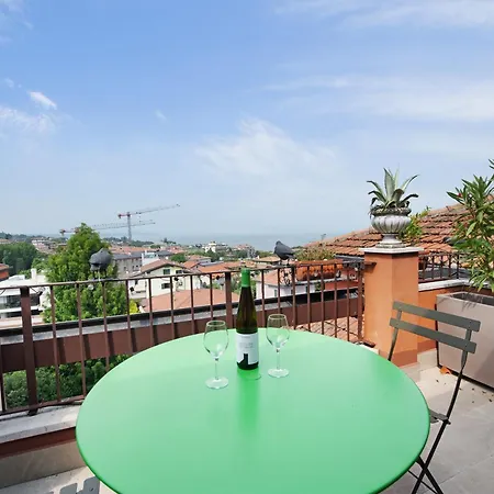 Attico In The Center, Terrace & Stunning View شقة *