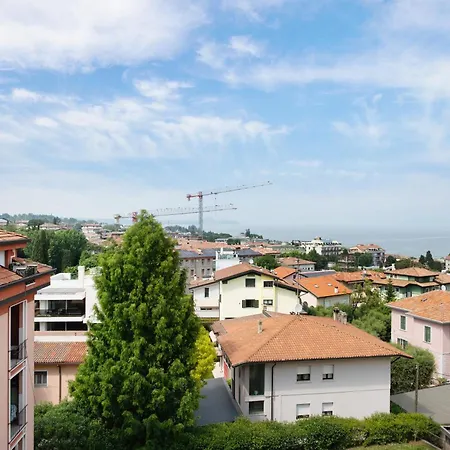 شقة Attico In The Center, Terrace & Stunning View ديسينسانو ديل غاردا